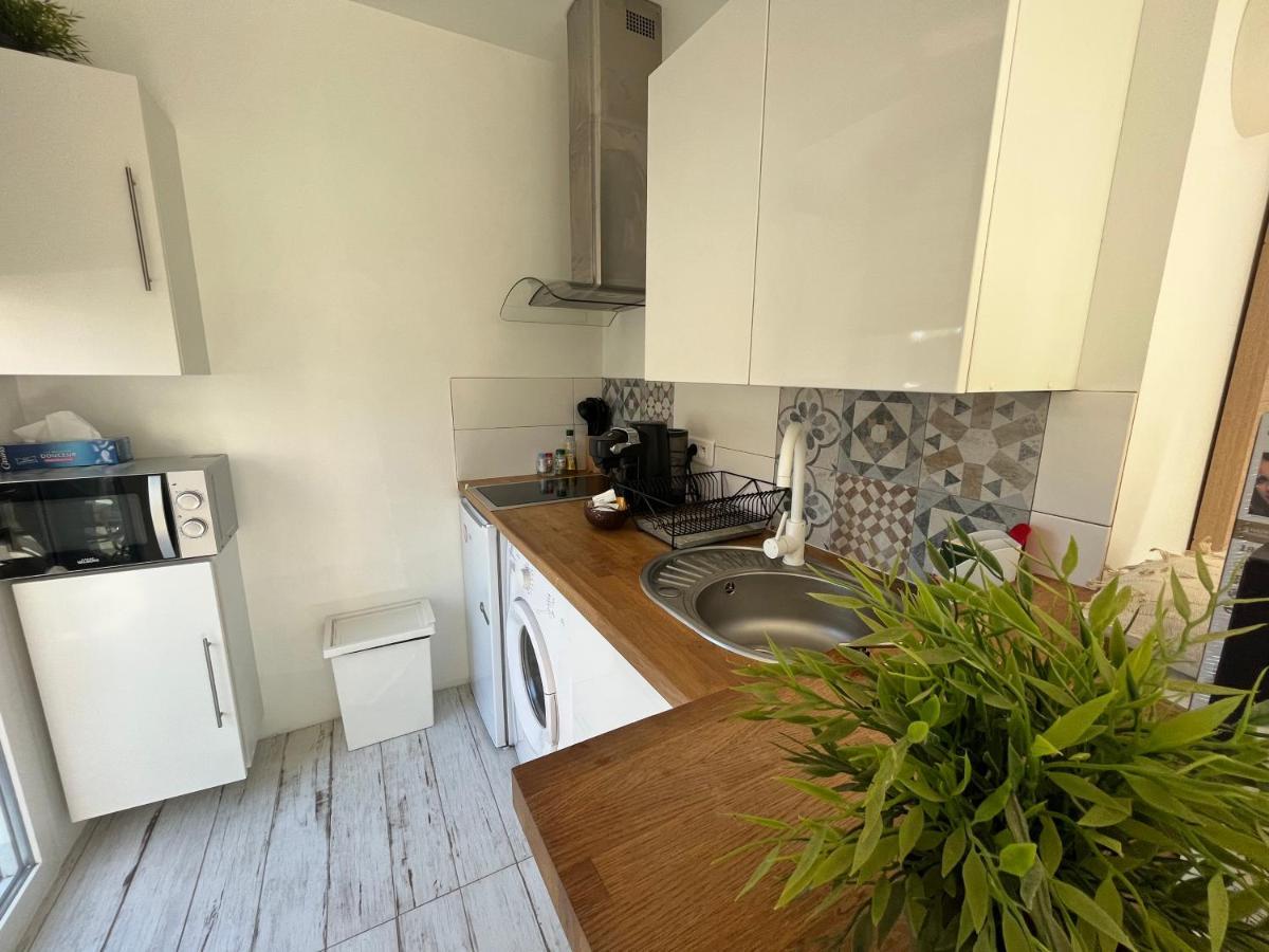 Studio Proche De La Plage De L'Almanarre Hyeres Exterior photo